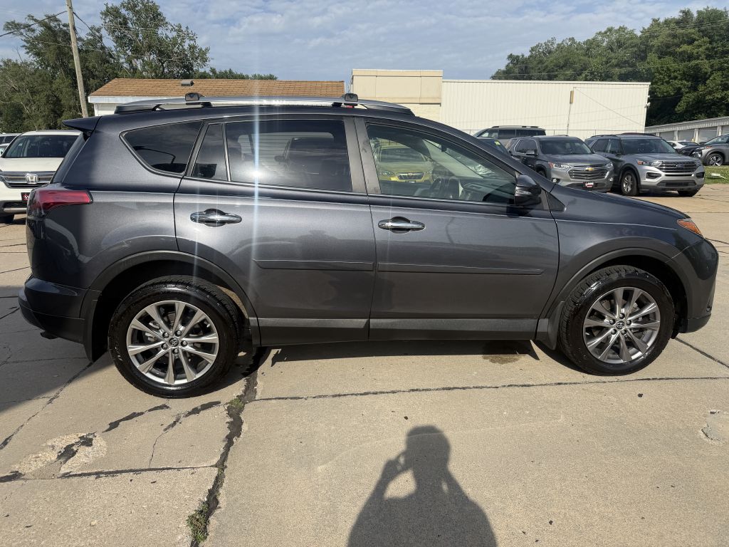 Photo 7 of this TOYOTA RAV4 LIMITED