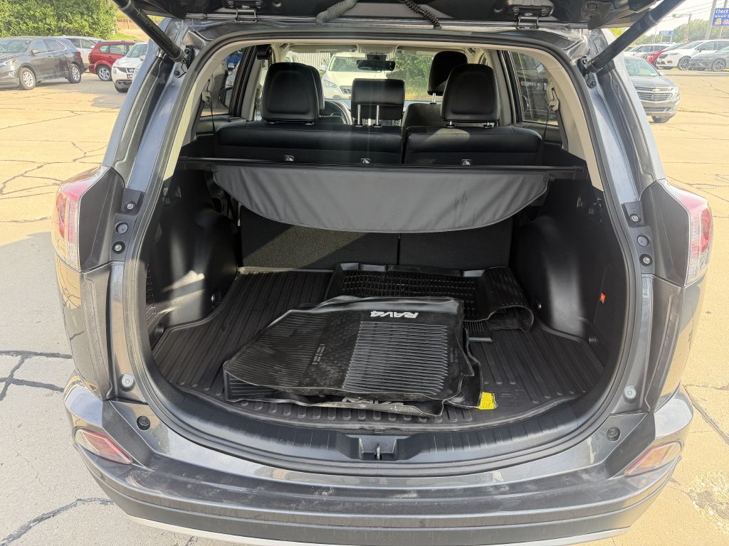 Photo 8 of this TOYOTA RAV4 LIMITED