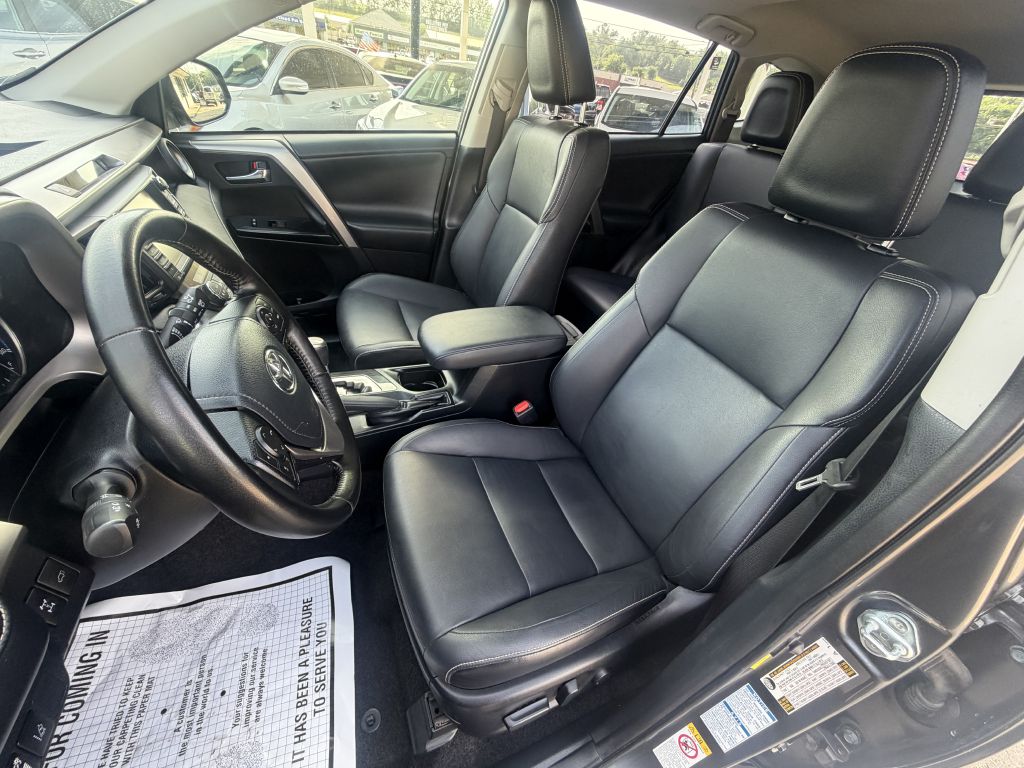 Photo 10 of this TOYOTA RAV4 LIMITED