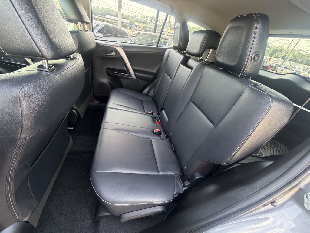 Photo 11 of this TOYOTA RAV4 LIMITED