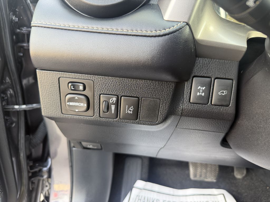 Photo 12 of this TOYOTA RAV4 LIMITED