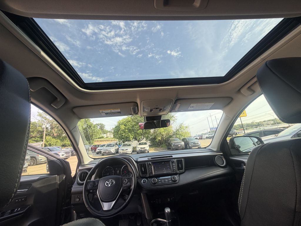 Photo 21 of this TOYOTA RAV4 LIMITED