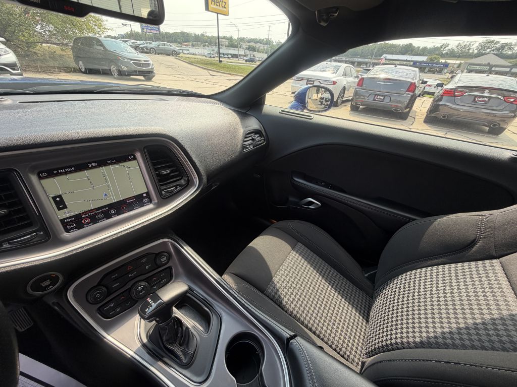 Photo 19 of this DODGE CHALLENGER AWD