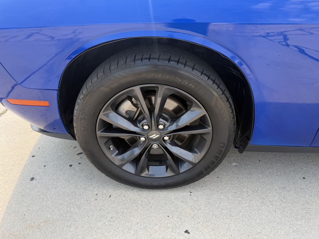 Photo 20 of this DODGE CHALLENGER AWD