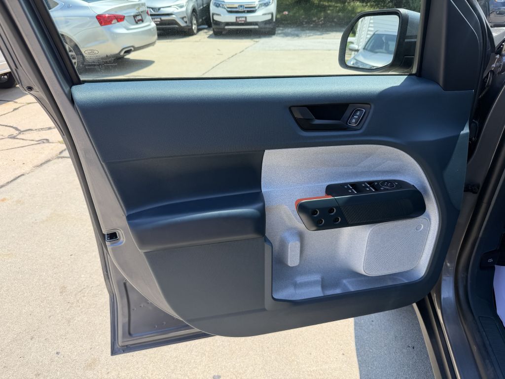 Photo 9 of this FORD MAVERICK XLT