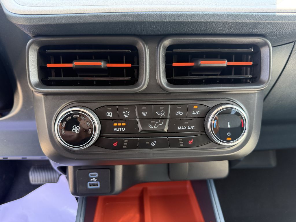 Photo 15 of this FORD MAVERICK XLT