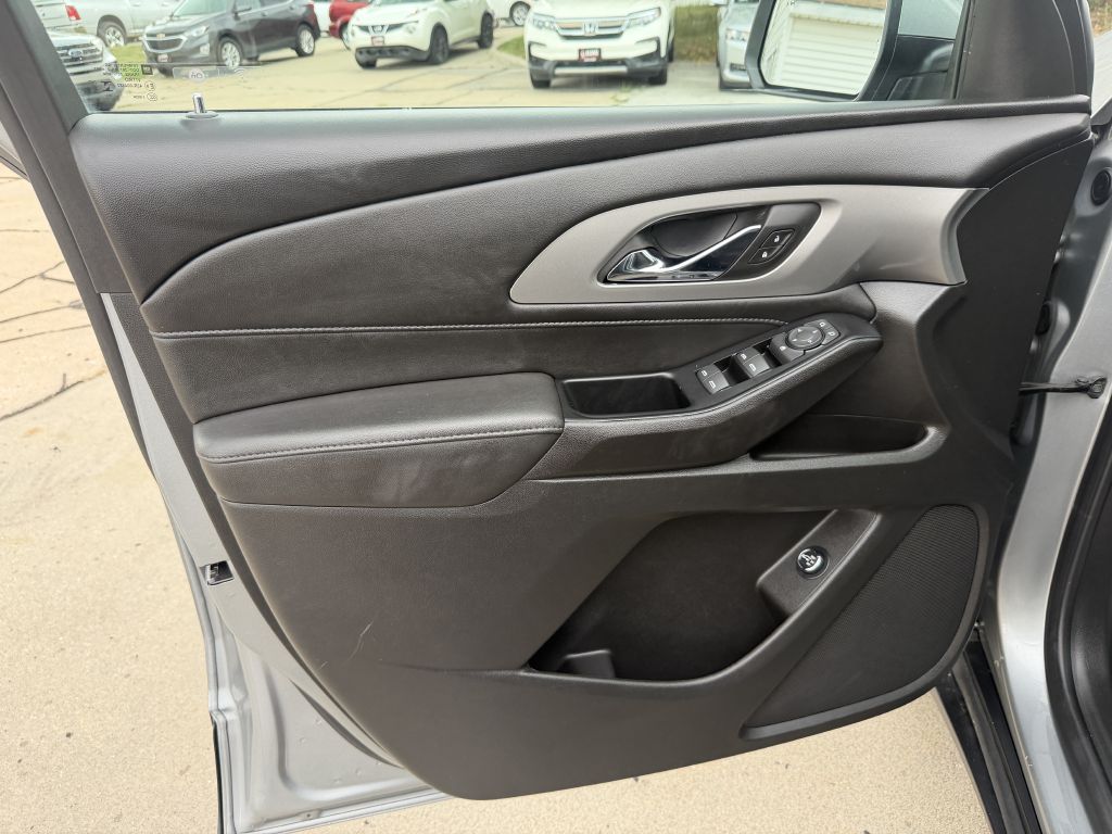 Photo 9 of this CHEVROLET TRAVERSE LIMITE