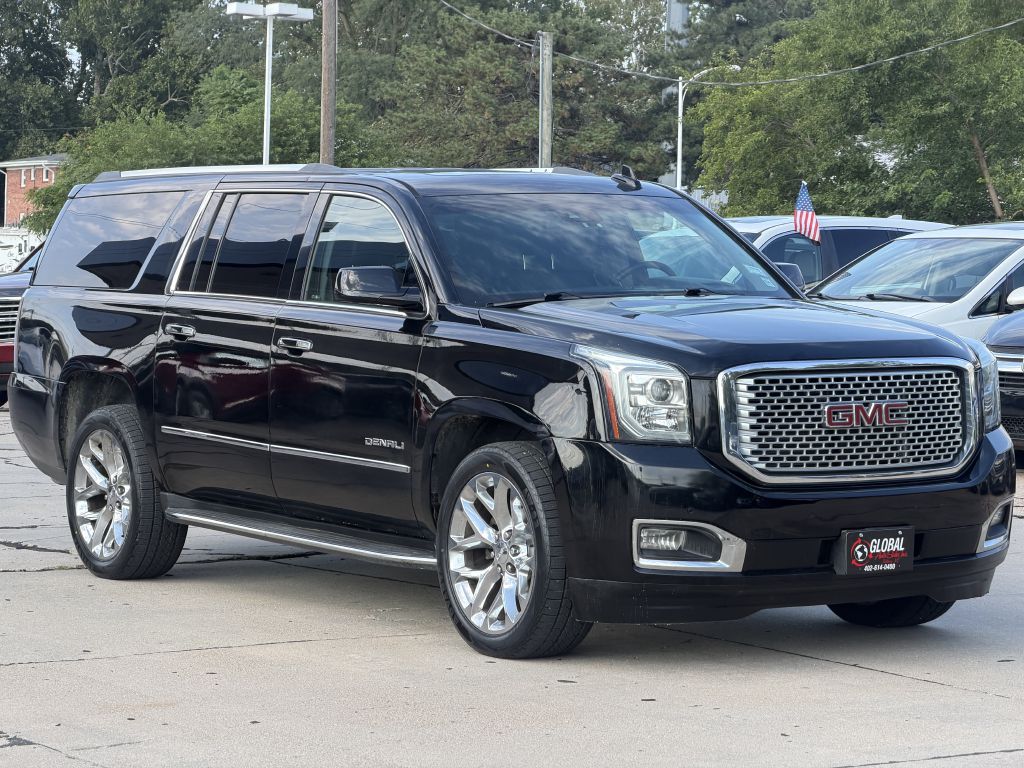 Photo 2 of this GMC YUKON XL