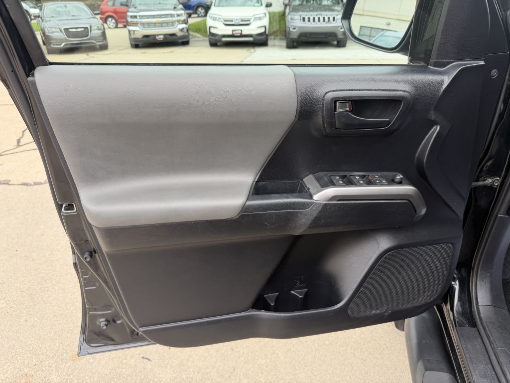 Photo 9 of this TOYOTA TACOMA