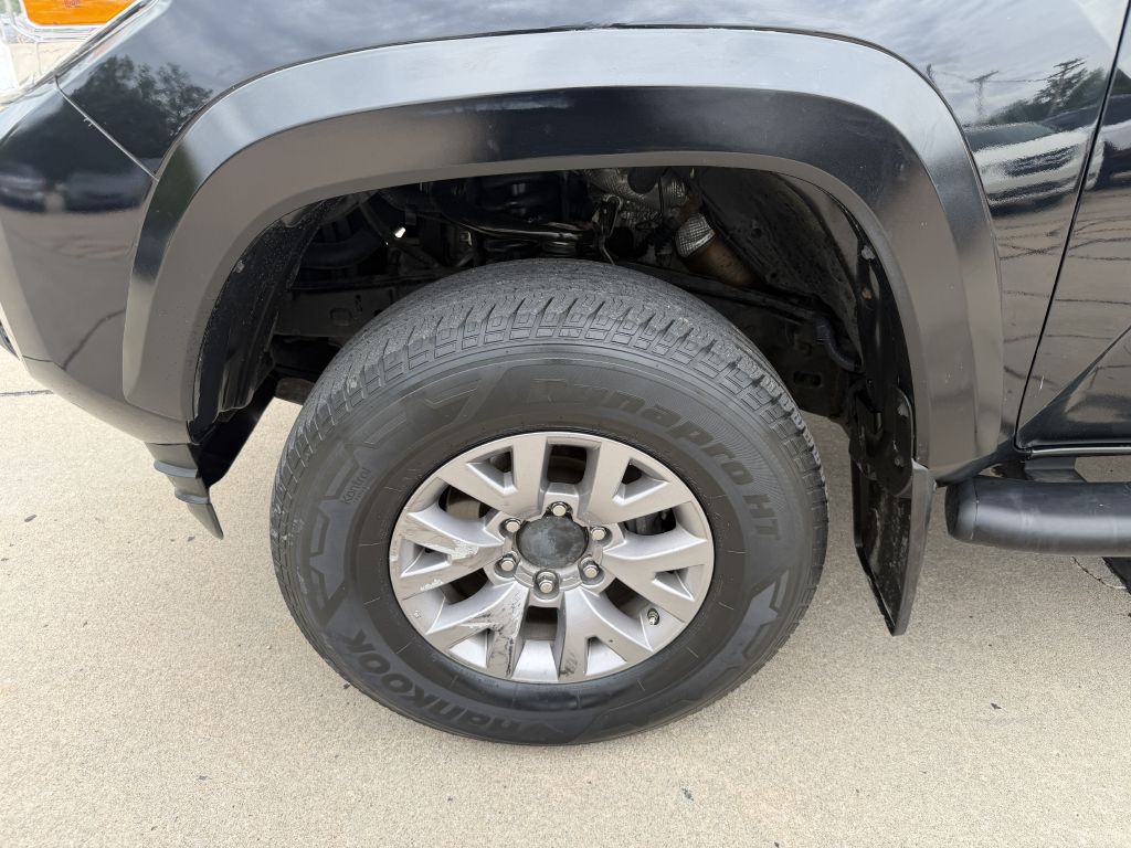 Photo 19 of this TOYOTA TACOMA