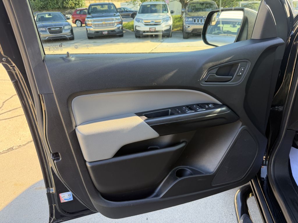 Photo 9 of this CHEVROLET COLORADO