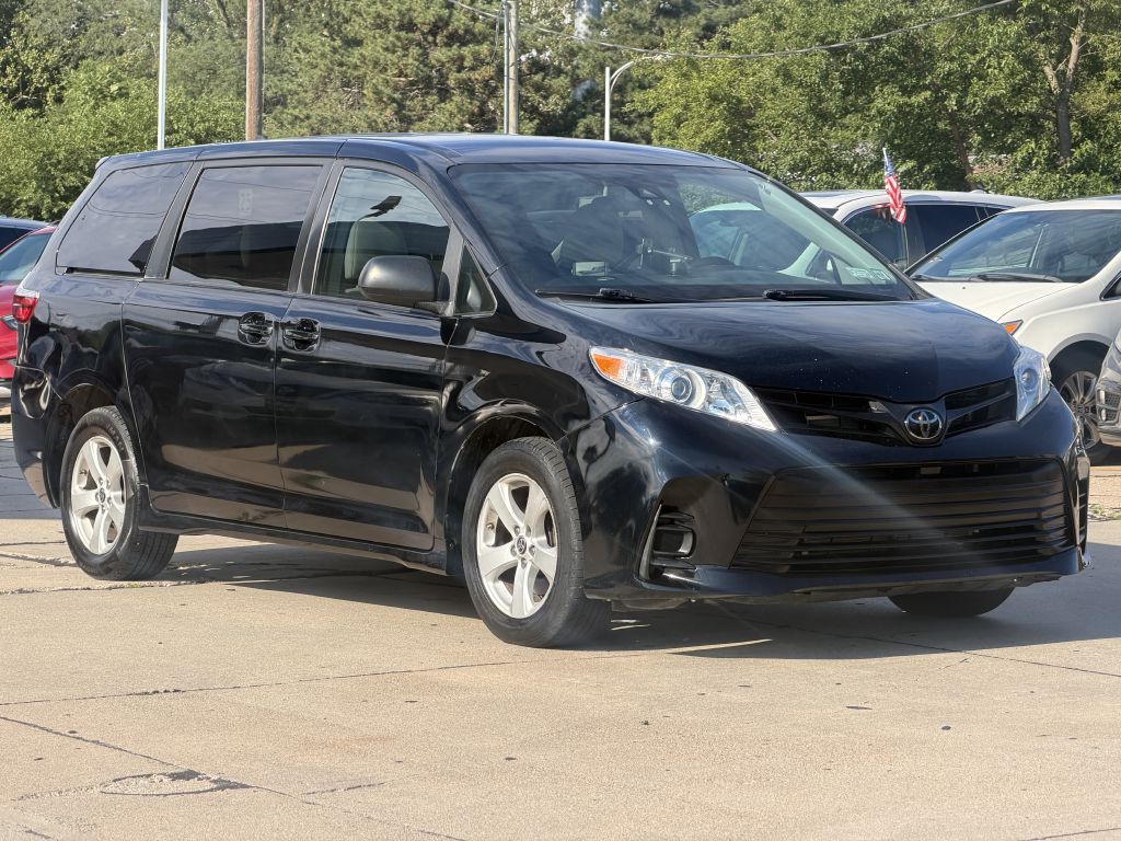 Photo 2 of this TOYOTA SIENNA