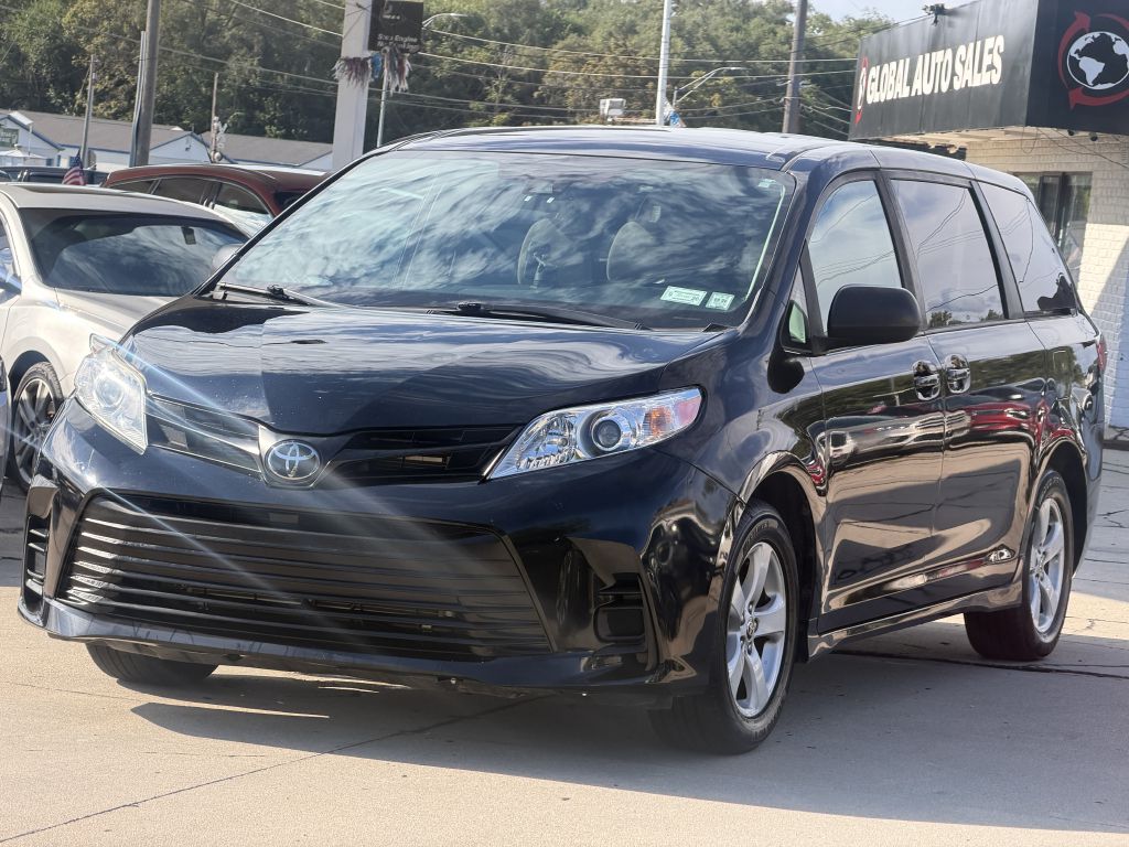 Photo 3 of this TOYOTA SIENNA