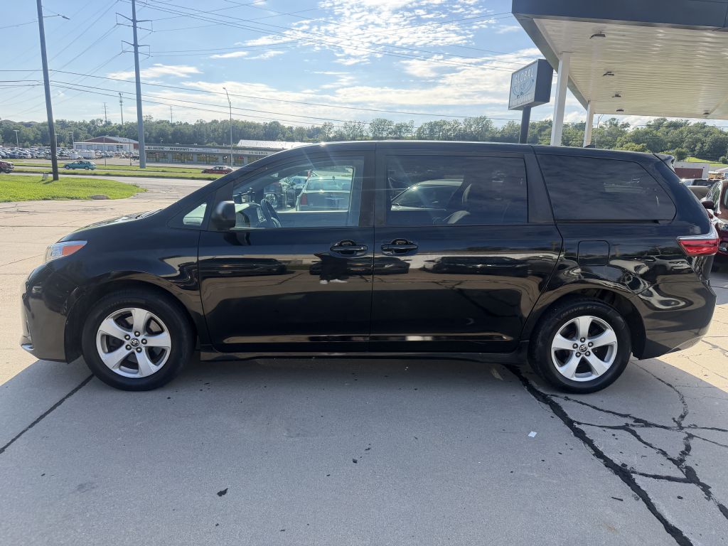 Photo 4 of this TOYOTA SIENNA