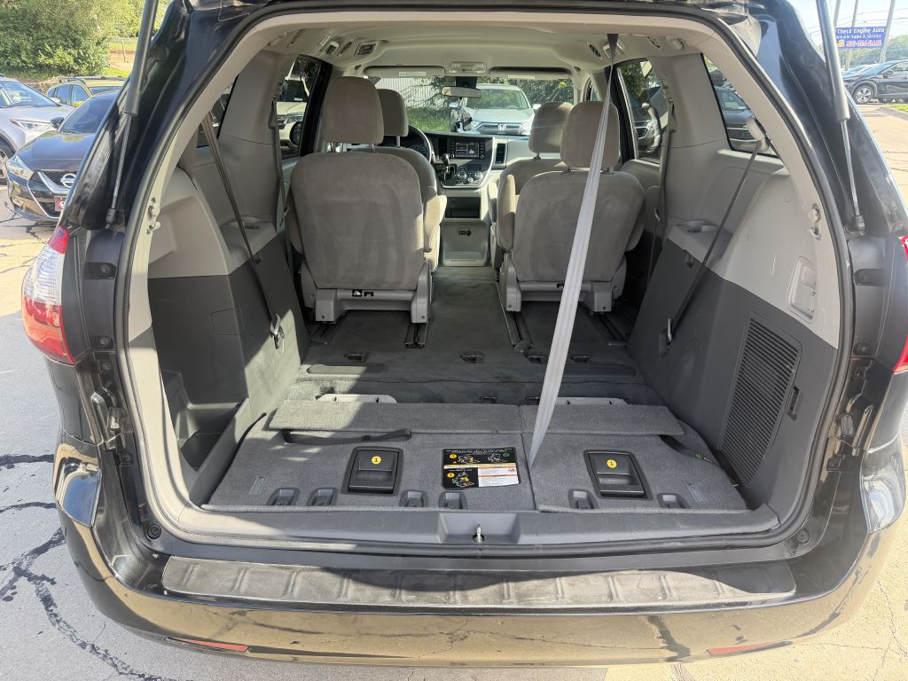Photo 8 of this TOYOTA SIENNA