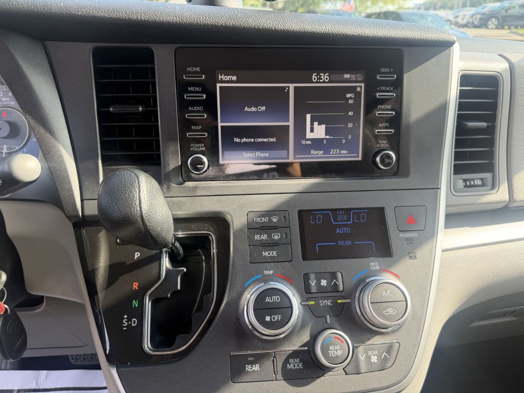Photo 15 of this TOYOTA SIENNA