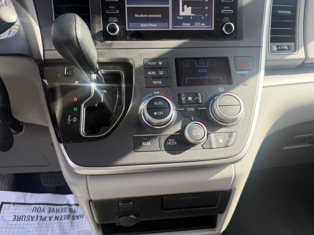 Photo 17 of this TOYOTA SIENNA
