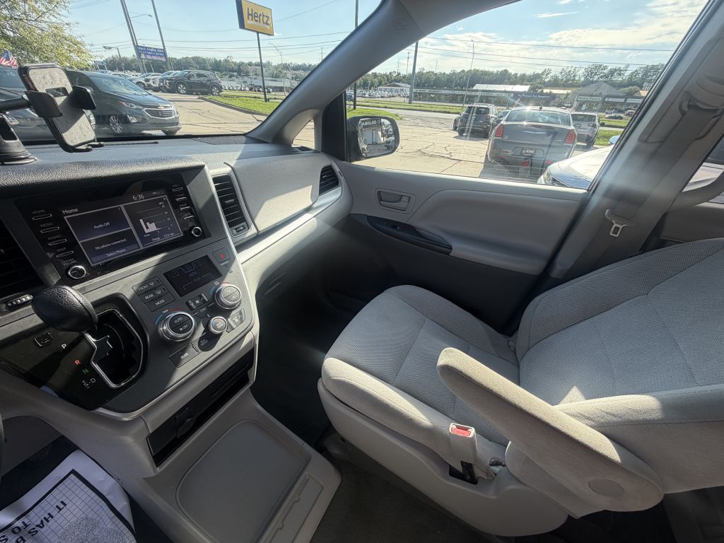 Photo 18 of this TOYOTA SIENNA