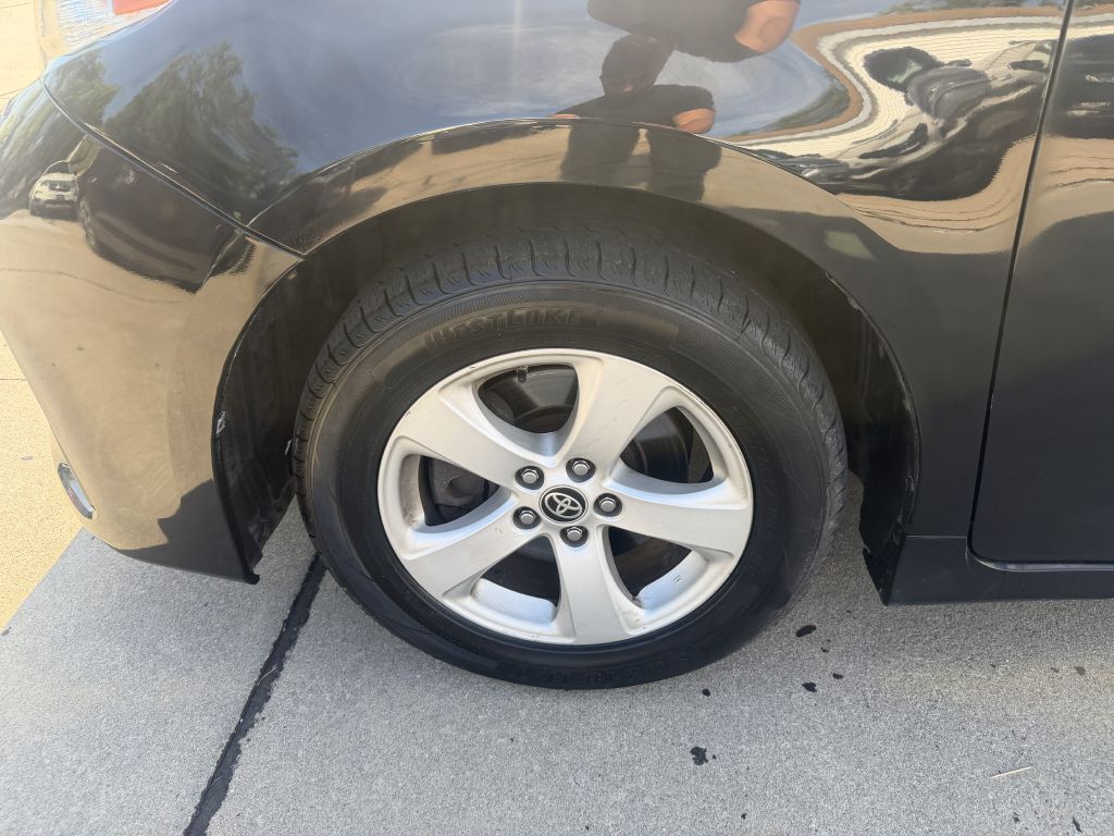 Photo 19 of this TOYOTA SIENNA