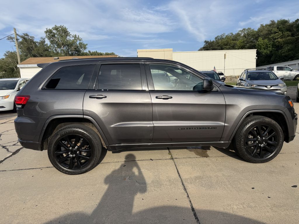 Photo 7 of this JEEP GRAND CHEROKEE
