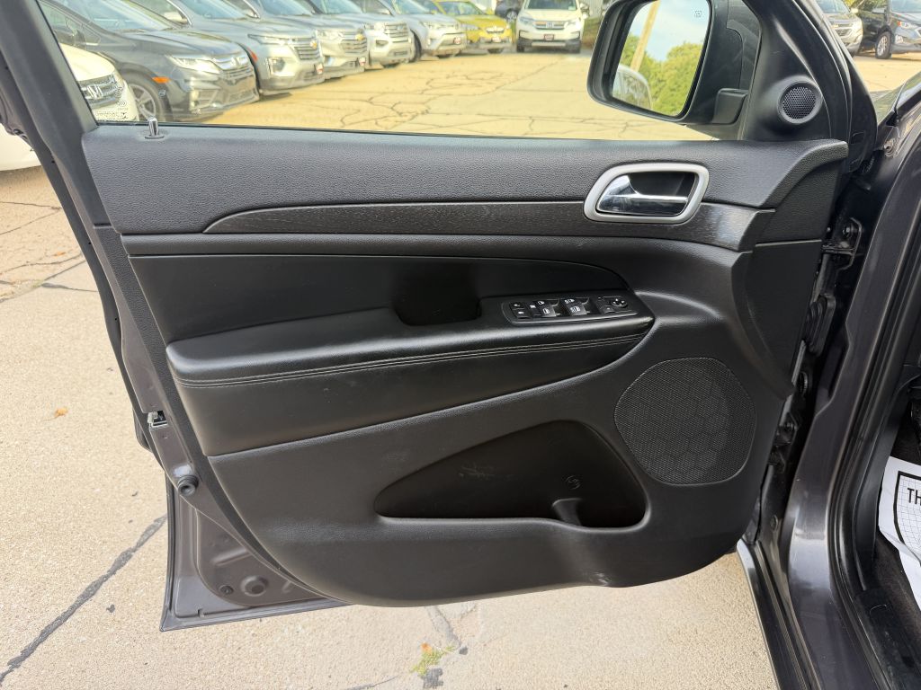 Photo 9 of this JEEP GRAND CHEROKEE