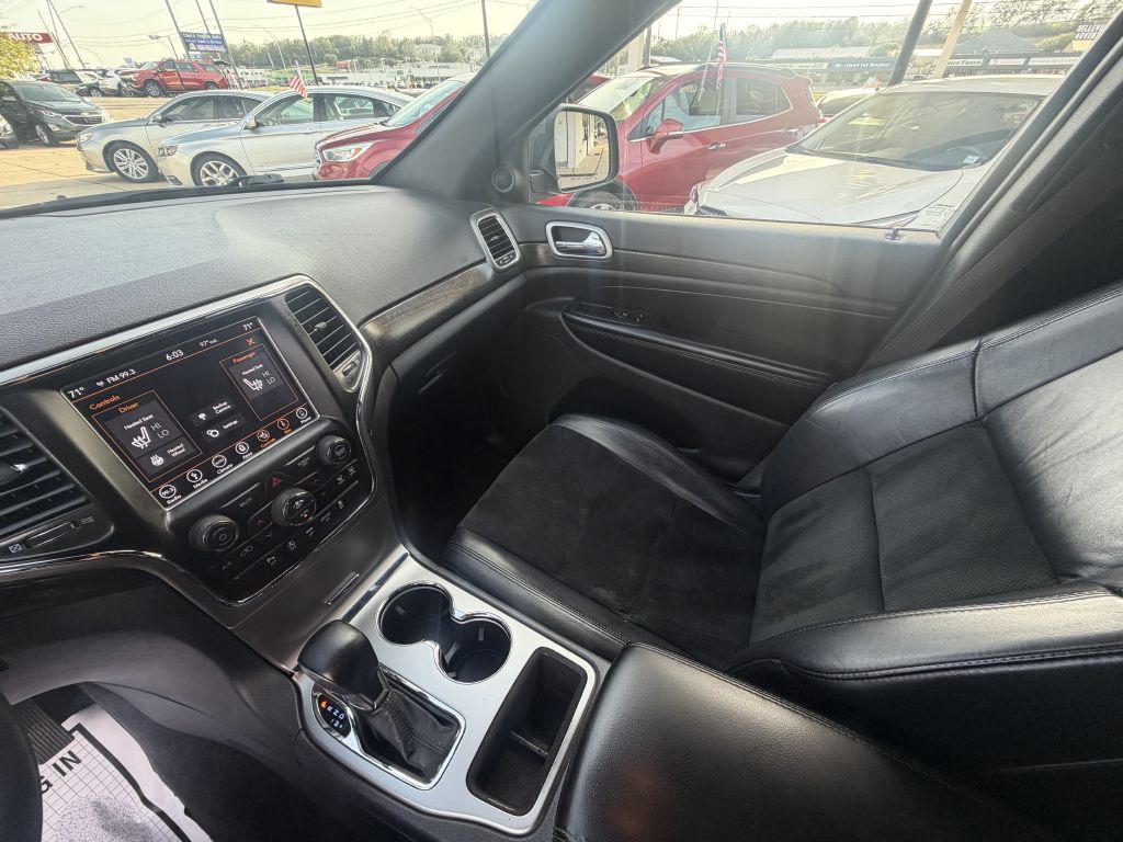 Photo 18 of this JEEP GRAND CHEROKEE
