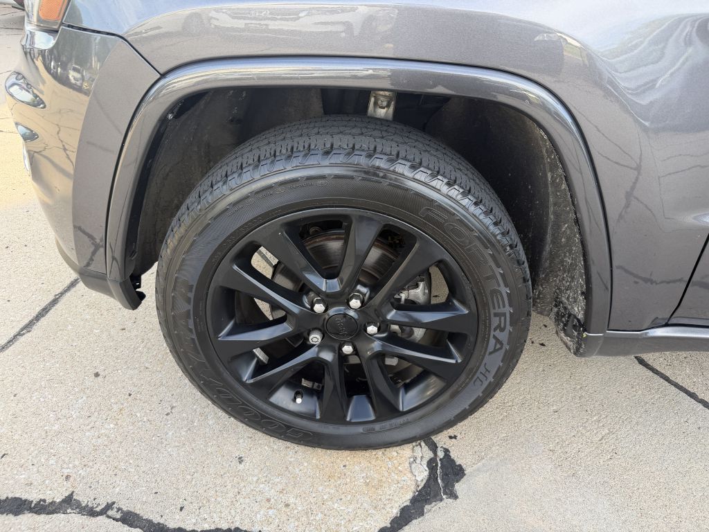 Photo 19 of this JEEP GRAND CHEROKEE