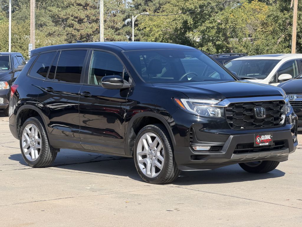 Photo 2 of this HONDA PASSPORT EX-L