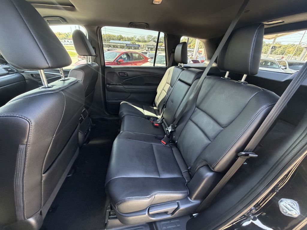 Photo 11 of this HONDA PASSPORT EX-L