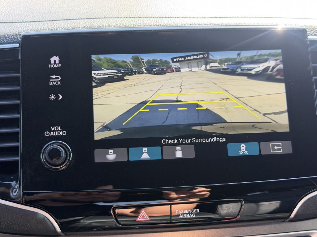 Photo 18 of this HONDA PASSPORT EX-L