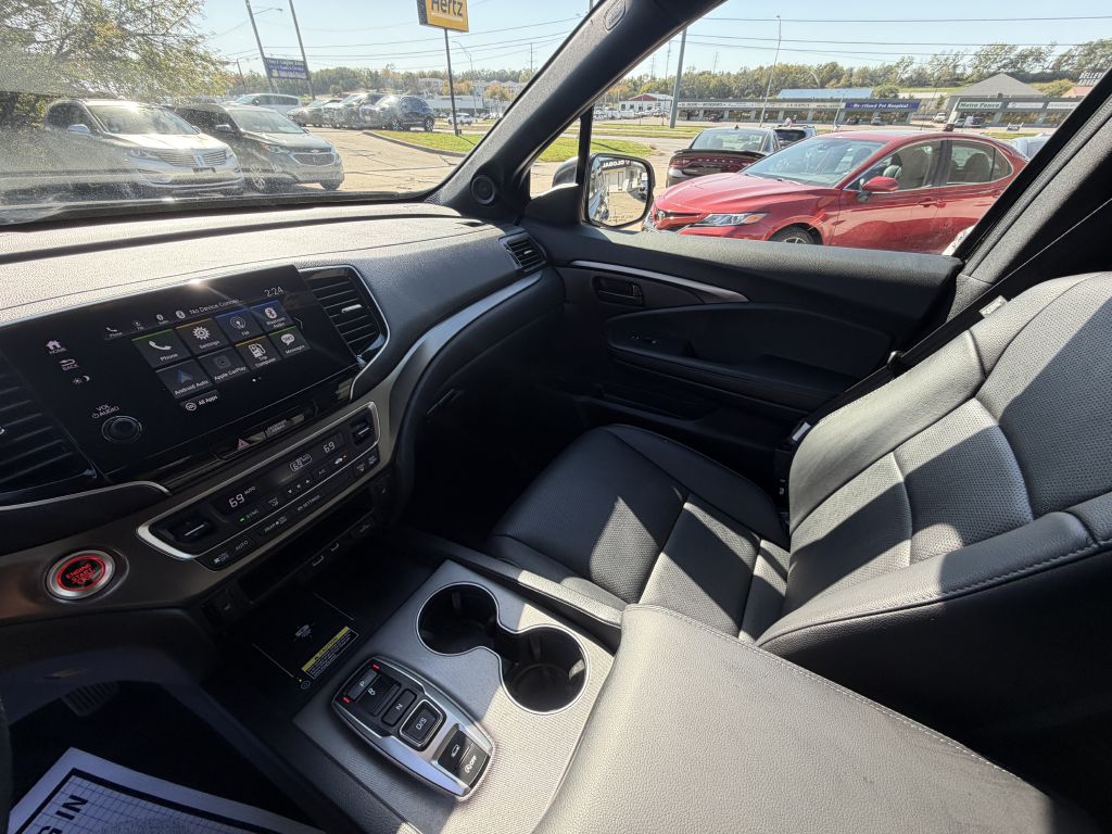 Photo 21 of this HONDA PASSPORT EX-L