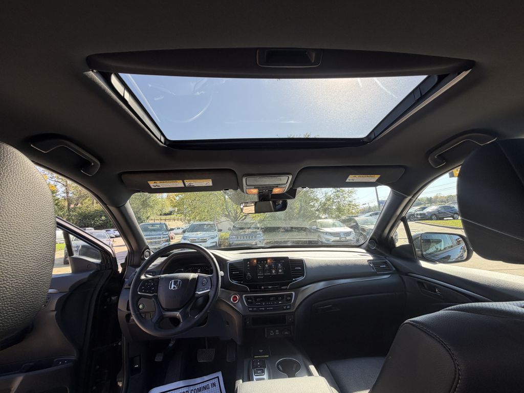 Photo 22 of this HONDA PASSPORT EX-L