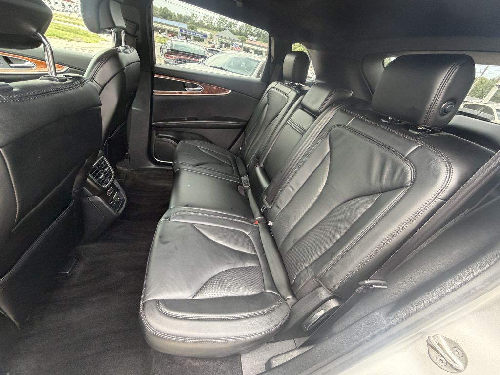 Photo 11 of this LINCOLN MKX