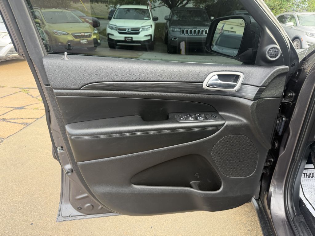 Photo 9 of this JEEP GRAND CHEROKEE