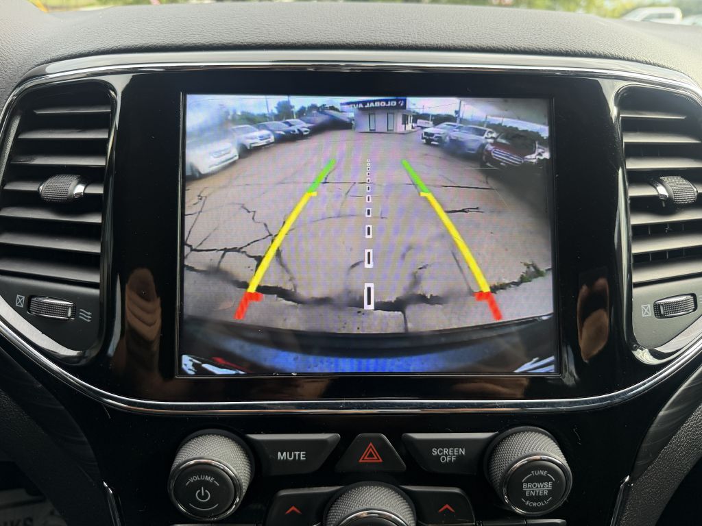 Photo 15 of this JEEP GRAND CHEROKEE