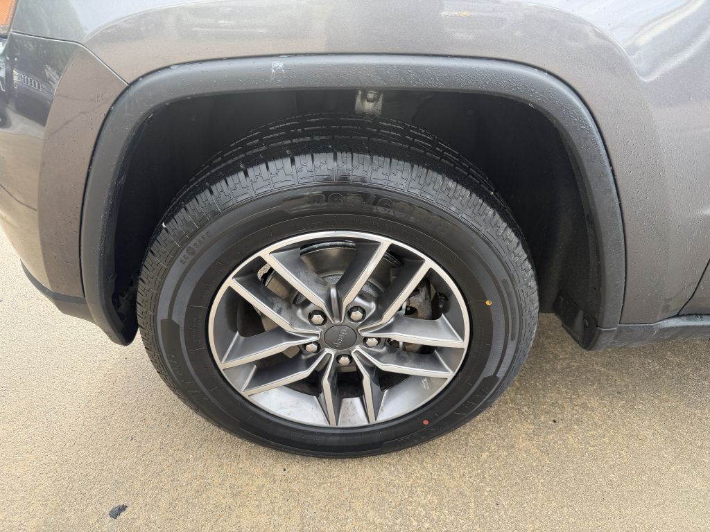 Photo 18 of this JEEP GRAND CHEROKEE