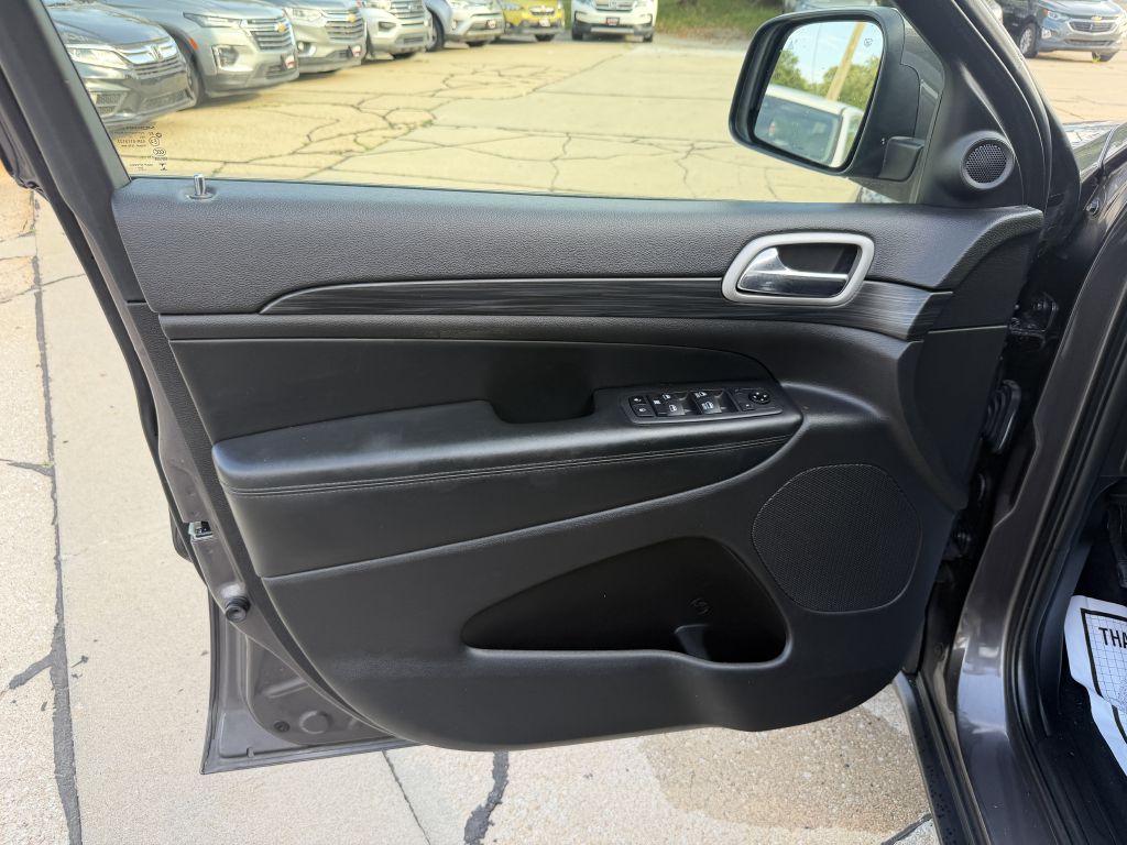 Photo 9 of this JEEP GRAND CHEROKEE