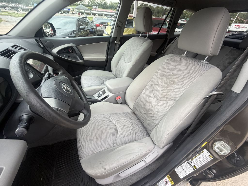 Photo 10 of this TOYOTA RAV4