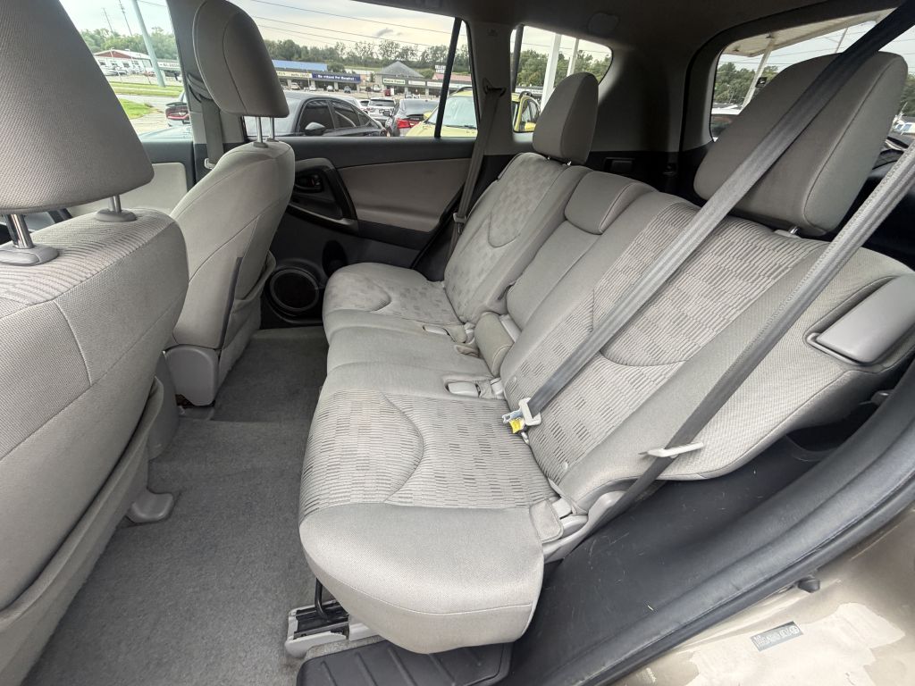 Photo 11 of this TOYOTA RAV4