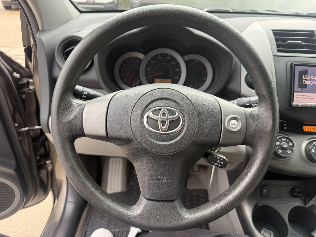Photo 12 of this TOYOTA RAV4