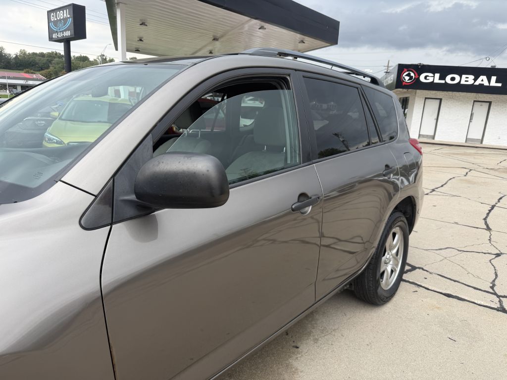 Photo 18 of this TOYOTA RAV4