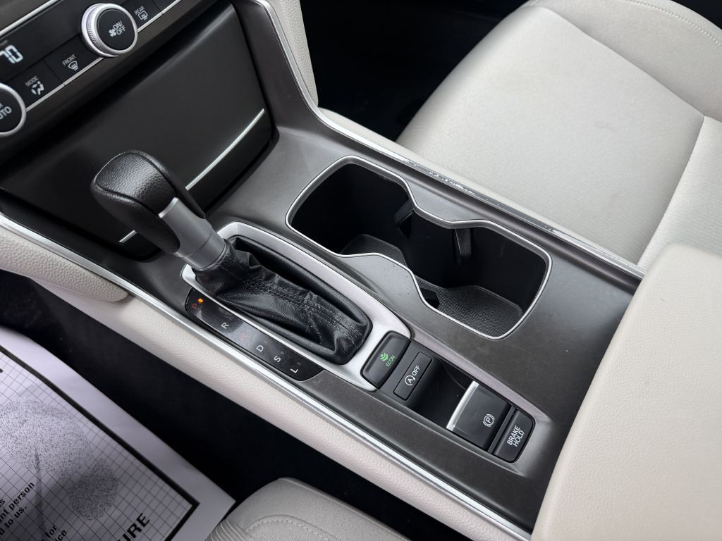 Photo 18 of this HONDA ACCORD