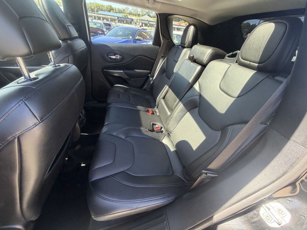 Photo 10 of this JEEP CHEROKEE