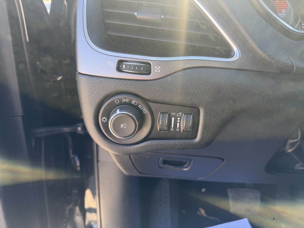 Photo 11 of this JEEP CHEROKEE