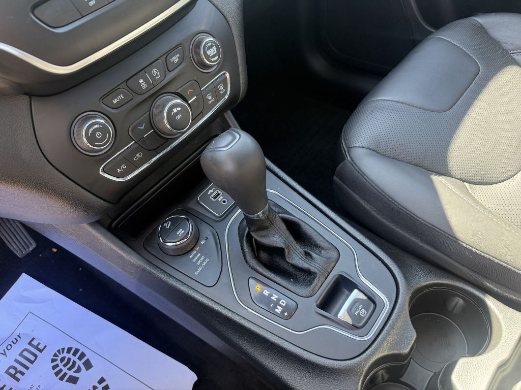 Photo 16 of this JEEP CHEROKEE