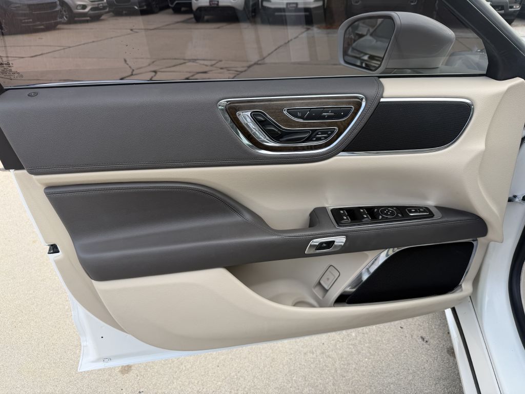Photo 9 of this LINCOLN CONTINENTAL