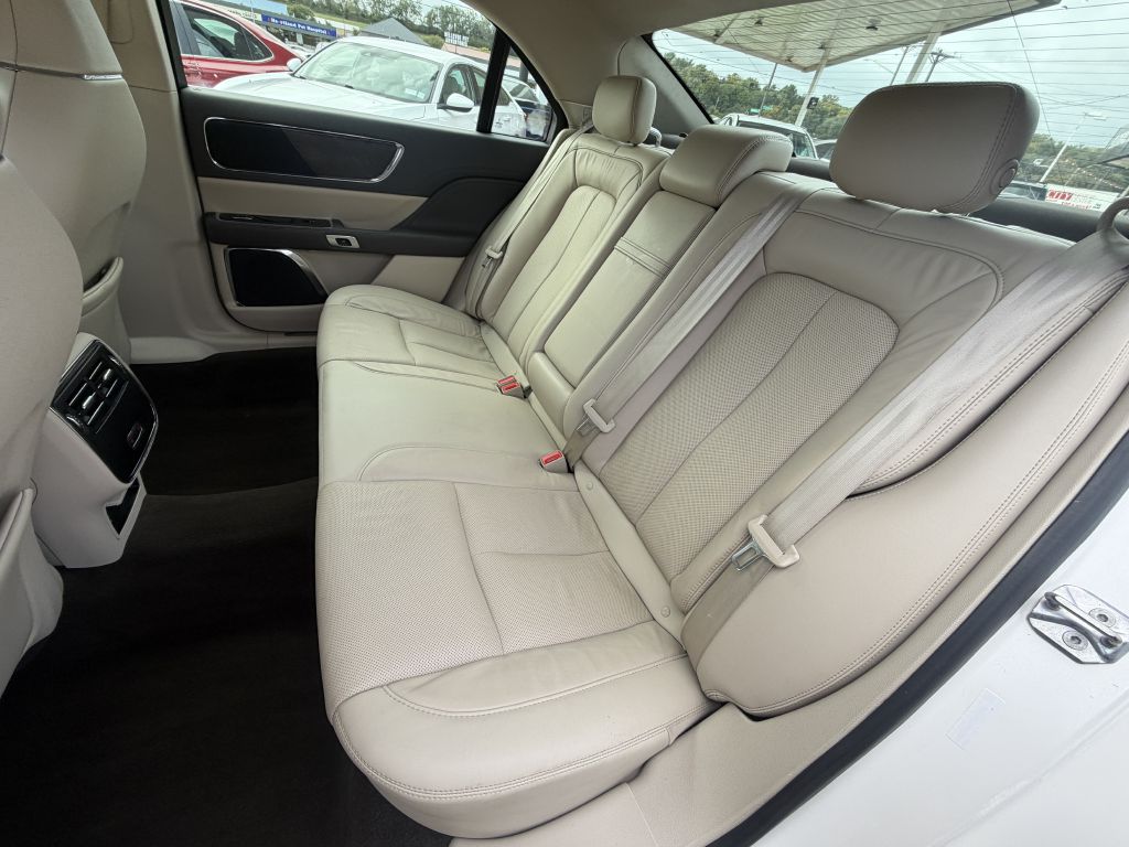 Photo 11 of this LINCOLN CONTINENTAL