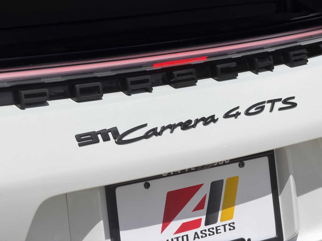 Photo 17 of this PORSCHE 911 4 GTS