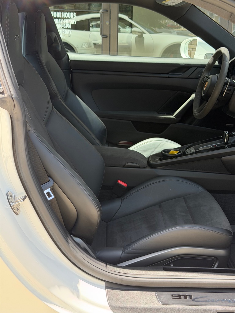 Photo 59 of this PORSCHE 911 4 GTS
