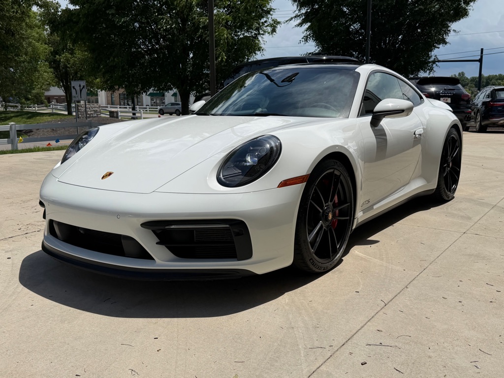 Photo 5 of this PORSCHE 911 4 GTS